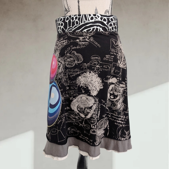 Graffiti art DESIGUAL skirt - Picture 2 of 6